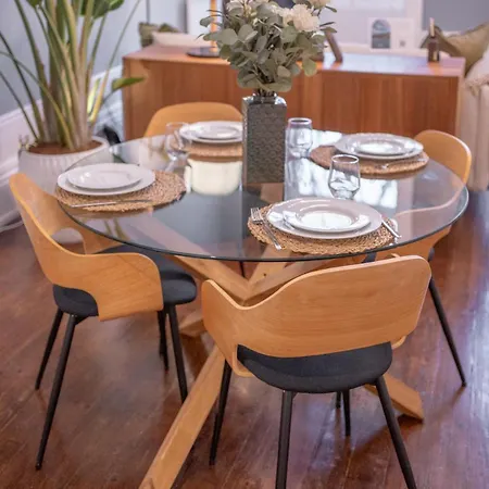 Historic Stay, Classic Details, Life * 포르투