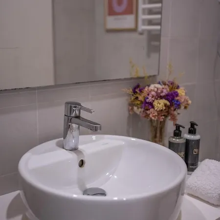 Historic Stay, Classic Details, Life * Porto